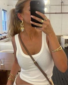 Outfit Jewelry Style, Outfit Details Aesthetic Instagram Story, Accessories With Outfits, Accessorized Outfits, Bracelet Outfit, Classy Accessories, Pinterest Trends