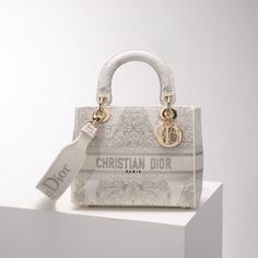 Bags Zone - Dior Bags - 4093 A+ Excellent Quality; Contact us if you've any questions in your mind. White Purse, Pretty Bags, Purses Designer