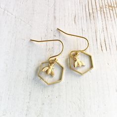 Honeycomb Earring, Honey Bee Earrings, Whimsical Jewelry, Bainbridge Island, Gold Bee, Romantic Jewellery, Bee Earrings, Earring Gold