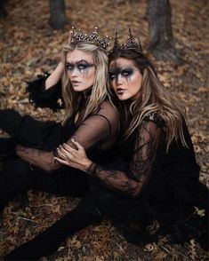 Maquillage Halloween Simple, Witch Photos, Plus Size Halloween Costume, Witch Costumes, Halloween Photography, Witch Makeup, Halloween Makeup Inspiration, Halloween Costumes Makeup, Halloween Photoshoot