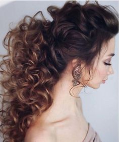 Fit Hairstyles, Curly Wedding Hairstyles, Bridesmaid Hair Curly, Curly Hair Half Up Half Down, Homecoming Queen, Hairstyles Homecoming, Curly Hair Updo