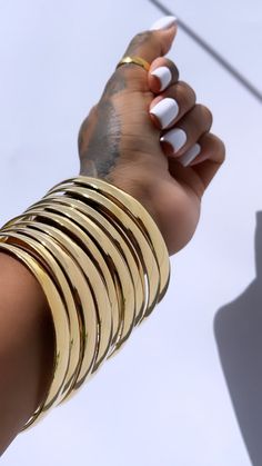 Selection of gold and layering bangles Stacking Bangles, Mode Tips, Bangles Style, Golden Glow