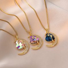 Moon Shaped Necklace With Moon Print For Gift, Elegant Heart-shaped Moon Charm Jewelry, Multicolor Heart Pendant Necklace For Valentine's Day, Moon Print Moon-shaped Necklace Gift, Gold Moon-shaped Necklace With Moon Charm, Heart Moon, Romantic Jewelry, Romantic Jewellery