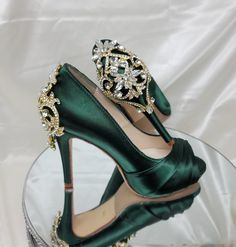 Hunter Green Wedding Shoes with sparkling crystals and gold design on the heel of the shoes. FEATURES: High Heel (3 1/2 inches) Hidden Platform ( 1/2 inch) Satin upper Leather Sole Peep toe Designed in the USA If you would like the shoes dyed a color from my color chart, please leave the dye color you would like in the TEXT BOX. If you would like to send me a swatch to color match please indicate that in the TEXT BOX. I will email you the address to mail the swatch once I receive your order.If y Green And Gold Wedding Shoes, Emerald Green Wedding Shoes, Quince Heels, Emerald Green Shoes, Emerald Green Heels, Hunter Green Wedding, Quince Stuff, Green Quince, Custom Wedding Shoes