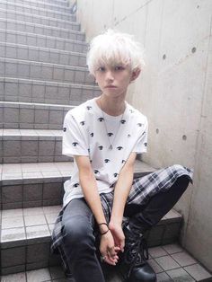 Genderless Kei, Boy With White Hair, Silver White Hair, Genderless Fashion, Androgynous Fashion, Boy Hairstyles, White Hair