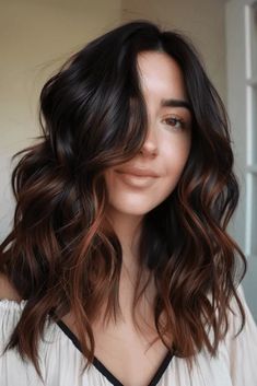 Dark Hair with Warm Brown Highlights Dark Fall Highlights Brunettes, Dark Hair With Warm Highlights, Dark Hair Warm Highlights, Brown Hair Caramel Balayage, Icy Blonde Highlights, Cool Brown Hair, Fall Balayage, Dark Chocolate Hair, Brown Wavy Hair