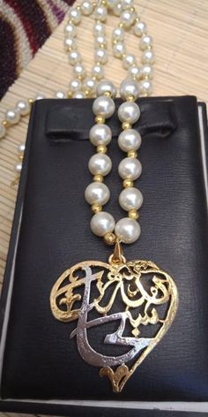 Traditional Personalized Wedding Jewelry, Elegant Silver Necklace For Eid, Elegant Silver Necklaces For Eid, White Pearl Necklace With Intricate Design As Gift, Traditional Personalized Wedding Necklaces, White Jewelry Gift For Eid, Traditional White Necklaces For Eid, Elegant White Necklace For Eid, White Necklace For Wedding And Eid