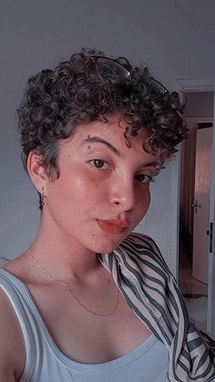 Cabelo
Cabelo cacheado
Cabelo cacheado curto
Pixiecut
Pixiecut cacheado
Pixiecut crespo
Piercing sobrancelha
Mulher brasileira
Cabelo curto 
Piercing transversal
Piercing orelha Different Curls, Natural Hair Short Cuts, Curly Pixie Cuts, Curly Pixie, Haircuts For Curly Hair, Dread Hairstyles