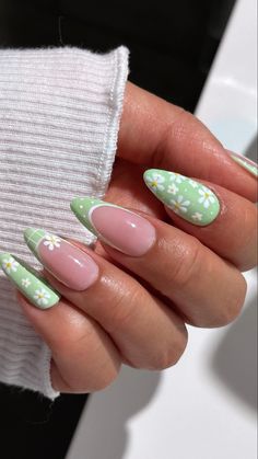 Green Valentines Nails, Natrual Nails, Valentines Nail Ideas, Shellac Nails Summer, Sage Green Nails, Rounded Acrylic Nails, Emerald Nails, Valentines Nail, Green Acrylic Nails