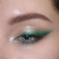 Christmas Eve Makeup, Eve Green, Green Eyeshadow Look, Make Up Kits, Štědrý Den, Eve Makeup, Makeup Inspired, Green Makeup