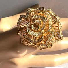 Awesome Noir Rose Ring. Simply Dripping With Clear Crystals. In Original Box. B17 D2** Elegant Rose-colored Flower Ring For Formal Occasions, Rose Gold Flower Rings For Party, Elegant Gold Flower Ring For Valentine's Day, Elegant Flower Ring With Roses For Gift, Elegant Rose Gold Flower Ring For Party, Octopus Ring, Serpent Ring, 3d Rose, Rose Ring