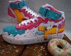 Los Simpson Nike Air Force 1 donut zapatos personalizados pintados a mano - Etsy España Air Force 1 Mid Custom, Homer Donut, Homer Donuts, Die Simpsons, Custom Sneakers Diy, Custom Painted Shoes, Custom Shoes Diy, Nike Air Force 1 Mid, Custom Nike Shoes