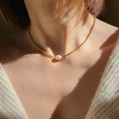 Single Pearl Necklace, Round Freshwater Pearl Pendant Necklace,18K Gold Filled Pearl Necklace, Bridesmaid Gift, Bridal Necklace, Gift for her -Natural Freshwater Pearls - 14K Gold Filled Copper -Necklace Length:38+5cm -Pearl Size:9-10 mm - Waterproof & Hypoallergenic - All items are nicely packaged in an elegant Gift jewelry box. *Great gift for: Wedding, Anniversary, Birthday, Christening, Christmas, Engagement, Graduation, Mother 's Day, Valentine's Day. *PLEASE NOTE >>The product is made to o Minimalist Gold Bridal Necklace, Dainty Gold Bridal Necklace, Dainty Gold Round Bridal Necklace, Gold Dainty Round Bridal Necklace, Gold Bridal Necklace With Pearl Charm, Gold Minimalist Bridal Necklace For Anniversary, Minimalist Gold Bridal Necklace With Clavicle Chain, Dainty Gold Bridal Necklace With Clavicle Chain, Minimalist Gold Bridal Necklace With Delicate Chain