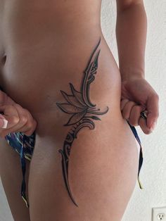 Tropical Sleeve Tattoo For Women, Hips Tattoo, Kingdom Tattoo, Side Body Tattoos, 16 Tattoo, Pretty Hand Tattoos, Tasteful Tattoos, Spine Tattoos For Women, Tattoos For Black Skin