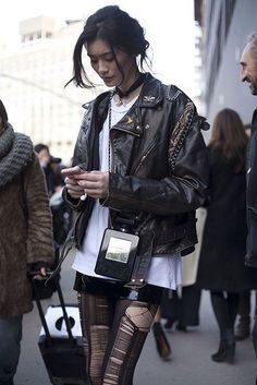 Asian Punk, Harry Clarke, Sora Choi, Estilo Punk, Swaggy Outfits, Mode Inspo, 가을 패션, Edgy Outfits, Dark Fashion