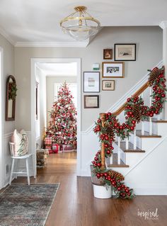 christmas decorations are on the stairs in this house