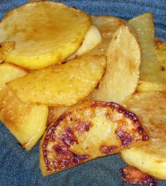 some potatoes are sitting on a blue plate