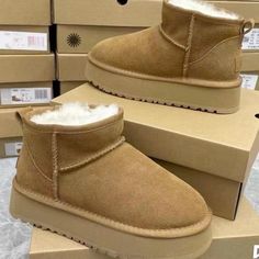 Cream Ankle Boots, Cute Uggs, Diy Clothes Videos, Pretty Shoes Sneakers, Shoe Wishlist, Shoes Outfit Fashion, Boots Ugg, Braut Make-up, Hype Shoes