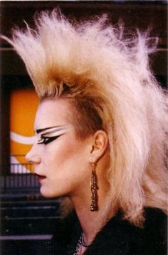 20 Ideas for fashion 80s hair #hair #fashion 80s Punk Makeup, 1980s Makeup, Makeup Reference, Beyonce Makeup, 50s Glamour, 1980s Hair, Rock Makeup, Blitz Kids, Alternative Subcultures