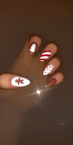 Small Nails Ideas Winter, Cute Short Almond Nails Christmas, Christmas Aesthetic Nails Short, Nails Krismas, Cristmass Nails Gel, Aesthetic Christmas Nails Short, Christmas Gel Nails Ideas, Nails Cristhmas 2022, Cute Aesthetic Christmas Nails