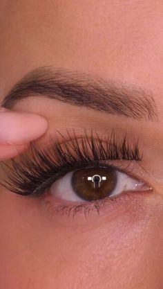 Follow along to learn how to apply false lashes with me! I’m going to share with you my most tried and true eyelash hacks to help you achieve stunning lashes. Eyelash Application