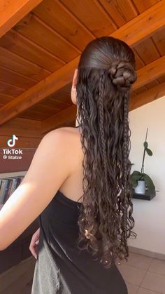 Curly Hair For School, Hairstyles With Curled Hair, Viking Hairstyles, Quick Curly Hairstyles, Curly Hair Beauty, Hair For School, Curly Hair Care Routine, Mixed Curly Hair, Natural Curly Hair