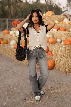 Say hello to effortless style with these Walden Denim-Light Grey jeans! With a wide leg, high waisted design and washed detail to add a unique touch, these jeans are sure to become a wardrobe staple. The zipper button fly ensures a comfortable and secure fit - perfect for all occasions. Be ready to turn heads! *Wide leg* Material Content: 94.3% Cotton // 5.7% Rayon Material Pattern: Washed Chloe is 5'8" wearing a small Model Measurements: Chloe: Height: 5'8" // Chest: 34" // Waist: 27" // Hips: Perfect Denim, Grey Jeans, Black Friday Sale, Say Hello, Boutique Clothing, Wardrobe Staples, Effortless Style, Trendy Outfits, Chloe