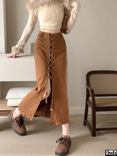 Fisdy - Chic Retro Brown Denim Pencil Skirt with Fashionable Belted Design Brown Denim, Denim Pencil Skirt, Denim Midi Skirt, Chic Vintage, Body Contouring, Ribbed Sweater, Types Of Skirts, Vintage Brown, Vintage Chic