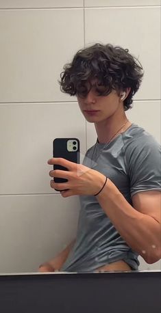 Short Fluffy Hairstyles, Fluffy Hairstyles, Messy Hair Boy, Fluffy Curly Hair, Long Curly Hair Men, Men Haircut Curly Hair, Wavy Hair Men, Wavy Haircuts, Boys With Curly Hair