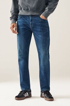 Slim Jeans Men, Stylish Jeans For Men, Denim Fit Guide, Men Denim Jeans, Blue Jeans Men, Outfit Homme, Core Wardrobe, Denim Men, Blue Jeans Mens