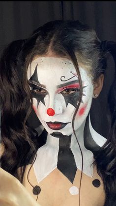 Makeup Ideas Halloween Clown, Jester Make Up Halloween, Halloween Clown Hairstyles, Scary Halloween Clown Makeup, Jester Makeup Halloween, Evil Clown Makeup Easy, Clown Jester Makeup, Halloween Face Paint Clown, Half Clown Face Makeup