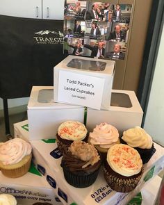 several cupcakes are on display at the event