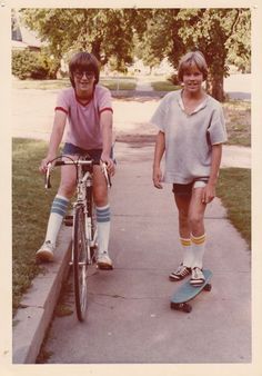 Things 70s Kids Did During The Summer That'll Make You Say, I Remember That | DoYouRemember? Fashion History Timeline, Riding Bikes, 1970s Fashion, Teenage Years, Tube Socks, Illustration Inspiration, Two People, Mode Vintage