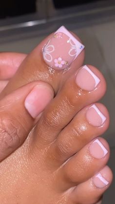 Cute Pink Toe Nails, Pink And White Pedicure, Toes With Flowers, Nails And Toes Matching, Simple Toe Nails, Acrylic Nails Nude, Pedicure Ideas, Nail Board