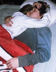 Couple Sleeping, Image Couple, Teenage Love, Couple Goals Teenagers, Teen Love, Cute Couples Photos