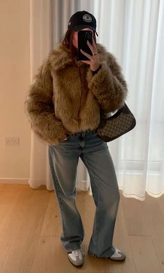 Fur Jacket Aesthetic, Coats Outfit, 2023 Vibes, Ideas Outfit, Female Fashion, Winter 2024, Cool Baby Stuff