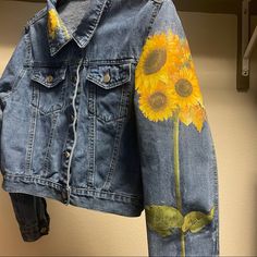 Custom Made Sunflower Sleeve Denim Jacket. Size Small Could Also Fit Size Extra Small. Doesn’t Fit My Arms Well I Am 5’7” Sunflower Sleeve, Jean Jackets, Jean Jacket, Blue Jeans, Sunflower, Custom Made, Denim Jacket, Color Blue, Size 4