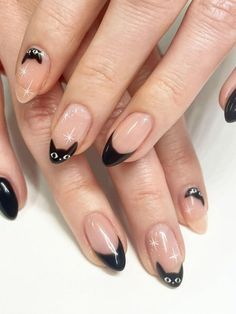 Mail Inspo Halloween, Nail Design For Halloween, Cat Tip Nails, Subtle Black Halloween Nails, Subtle Halloween Nails Almond, Nail Inspo For Halloween, Cool Nail Inspiration, Acrylic Cat Nails, Cute Spooky Halloween Nails