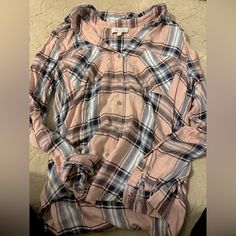 Adorable Flannel Shirt- Loose Fitting And Very Soft And Comfortable. Casual Plaid Top With Shirttail Hem, Long Sleeve Flannel Tops For Spring, Spring Long Sleeve Flannel Tops, White Cream, Flannel Shirt, Cream White, Shirt Color, Lucky Brand, Colorful Shirts