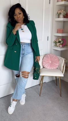 Staff Party Outfit Casual, Business Casual With Jordans, Casual Chic Outfits Summer Classy Simple, Older Women Outfits, Oversized Blazer Outfit Work, Green Blazer Outfits For Women, Denim And White Outfits, Fall Jeans Outfit, Blazer And Jeans Outfit