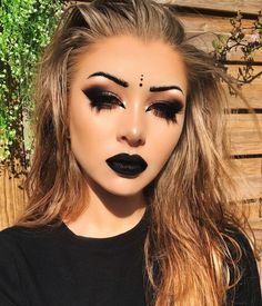 Black Lipstick Looks, Black Eyeshadow Makeup, Black Lips Makeup, Black Lipstick Look, Gothic Make Up, Makeup Bibir, Halloween Smink, Black Makeup Looks, Fete Emo