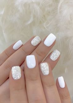 Short Nails For Hoco, White Silver Winter Nails, Winter Nail Ideas Dip Powder, Snowy Nails White Glitter, White And Silver Nails Short, New Years Nail Designs Short, Christmas Nails White Glitter, White Snowflakes Nails, White Ombre Nails With Design