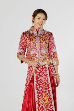 A beautiful Chinese qun kwa (qua) with gold and silver embroidery. This traditional two-piece Chinese gown originated in the Ming Dynastry as the royal wedding bridal dress. Fashion Gender Neutral, Chinese Bridal Dress, Melinda Dress, Wedding Dress Traditional, Tea Ceremony Dress, Traditional Qipao, Qun Kwa, Chinese Gown, Chinese Wedding Dress Traditional