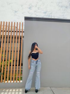 Flare Pants Outfit With Heels, Black Corset Top With Jeans, Heels With Flare Jeans, Black Corset With Jeans, Jean Party Outfits, Corset With Jeans, Corset Outfit Aesthetic, Denim Top Outfit, Flare Jeans And Boots