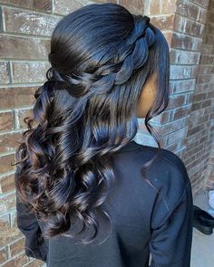 Down Quince Hairstyles, Sweet 16 Hairstyles, Hairstyles Down, Quince Hairstyles For Long Hair, Hair Quince, Hairstyles With Crown, Quince Hairstyles With Crown, Hairstyles Bun, Quinceanera Hairstyles