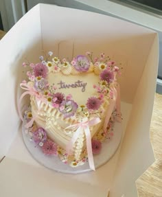 20th Birthday Cake, Floral Birthday Cake, Cake With Roses, 20 Birthday Cake, Heart Shaped Cake, Vintage Birthday Cakes, 20th Birthday Party, Birthday Cake With Flowers, Cake With Flowers