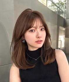 Medium Korean Haircut For Women, Korean Hair Color Brown Natural, Haircuts With No Layers, Korean Hairstyle Straight Hair, Shoulder Length Hair With Layers Asian, Layered Haircuts For Medium Hair Asian, Korean Layered Hair Medium Hairstyles, Korean Medium Layered Haircut, Korean Hairstyle With Bangs