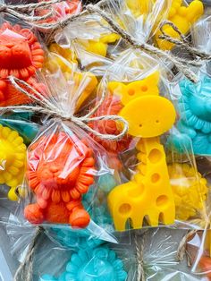 colorful candies are wrapped in plastic bags and tied with twine to make them look like giraffes