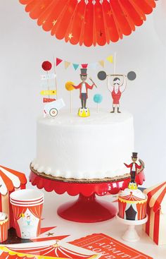 a circus themed birthday party with cake and decorations