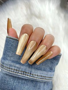 These are the BEST long cat eye nails gel, cat eye nails design, cat eye nails acrylic coffin, cat eye nail art ideas and gold velvet nails! We’ve featured the best designs in all the most wanted colors, including these wonderful champagne gold cat eye nails! Fall Nails Halloween, Autumn Nails Fall, Deer Nails, New Years Nail Art, Nails Fall Nails, New Years Nail Designs, Nails Autumn, New Years Eve Nails, Halloween Nails Easy